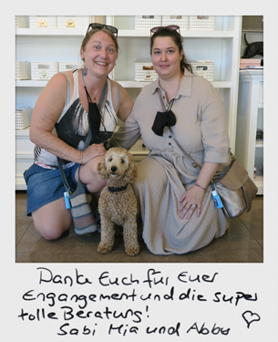 Ashuna's Hundeboutique und Barf Manufaktur - Mia und Sabine mit Abbygail