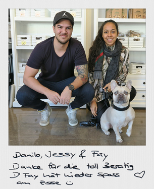 Ashuna's Hundeboutique und Barf Manufaktur - Danilo und Jessica mit French Bulldog Fay