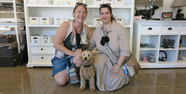 Ashuna's Hundeboutique und Barf Manufaktur - Mia und Sabine mit Abbygail